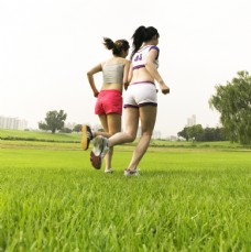 草地 跑步 晨跑 运动 女士