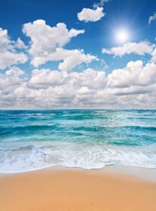 沙滩大海唯美大海海浪沙滩蓝天白云